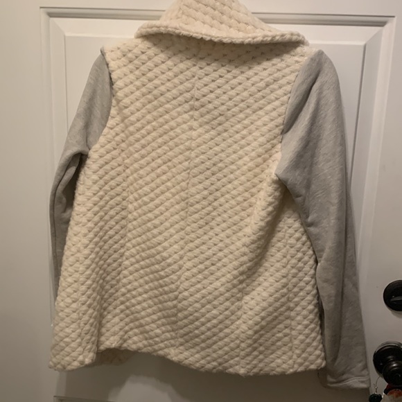 Dolan grey and white quilted sweater - Picture 5 of 8